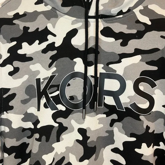 Michael kors men camo sweatshirt hoodie Large NWOT